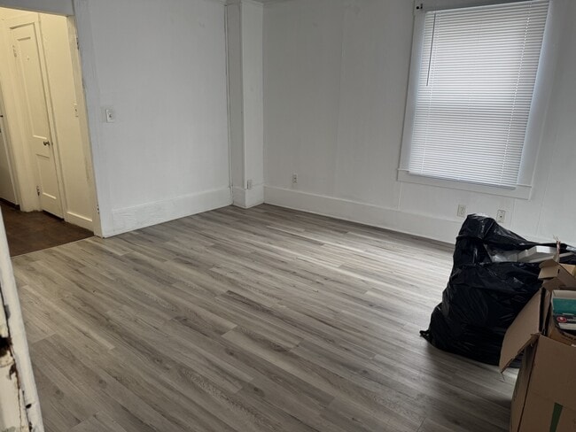 Building Photo - 909 N Capitol Ave Unit 2