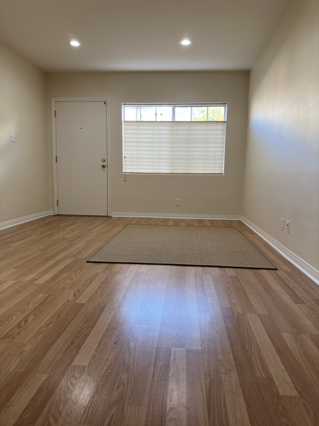 Building Photo - 2144 S Redondo Blvd Unit 2144 Rental