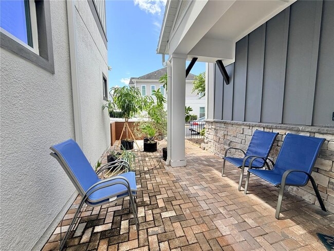 Photo - 660 Rosewood Way
