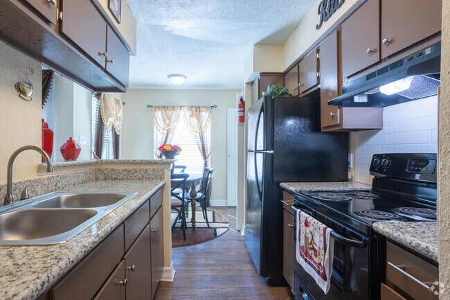 1 HAB, 1 BA - 700 ft²