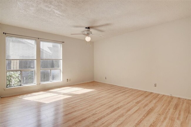 Photo - 105 E 38th St Unit 303