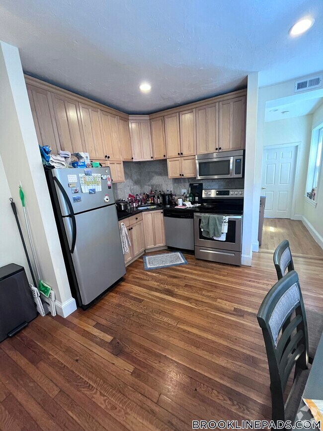 Building Photo - 191 Winthrop Rd Rental