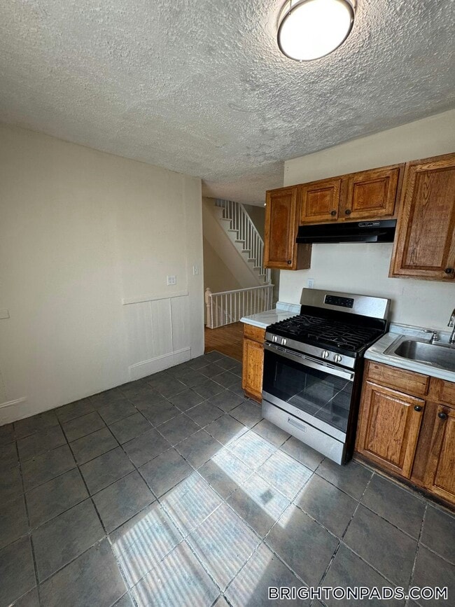 Building Photo - 42 Winship St