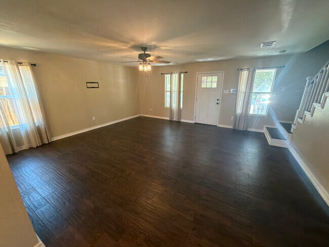 Photo - 212 Lipan Dr