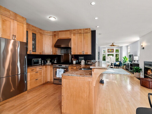 Photo - 1929 W Henderson St Unit Coach House