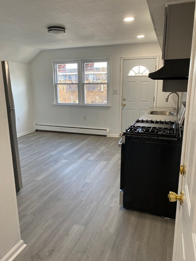 Photo - 56 Charles St