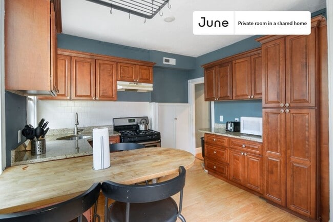 Photo - Room in Shared 7 bed/2.5 bath home Unidad F