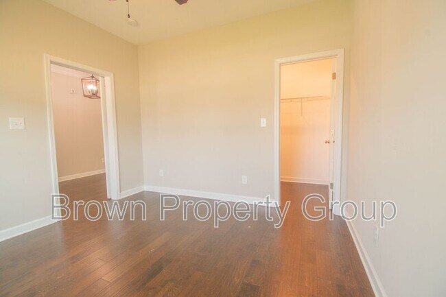 Photo - 2220 Oldenburg Ln