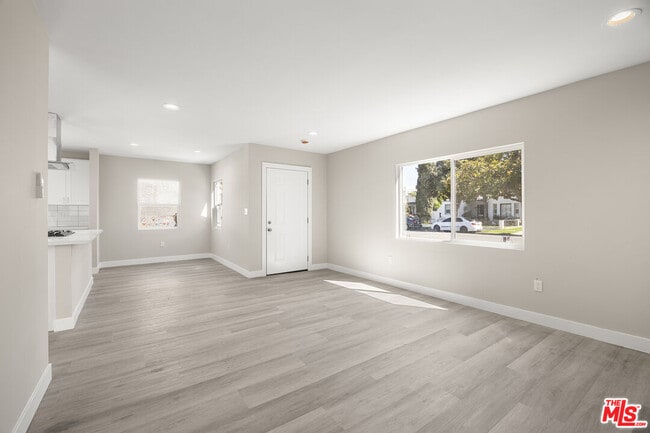 Photo - 121 W Elm Ave