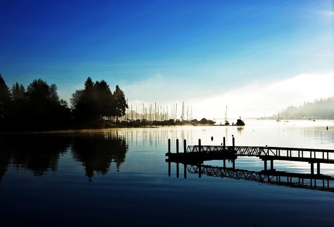 Building Photo - 6246 NE Eagle Harbor Dr Unit Apt. A