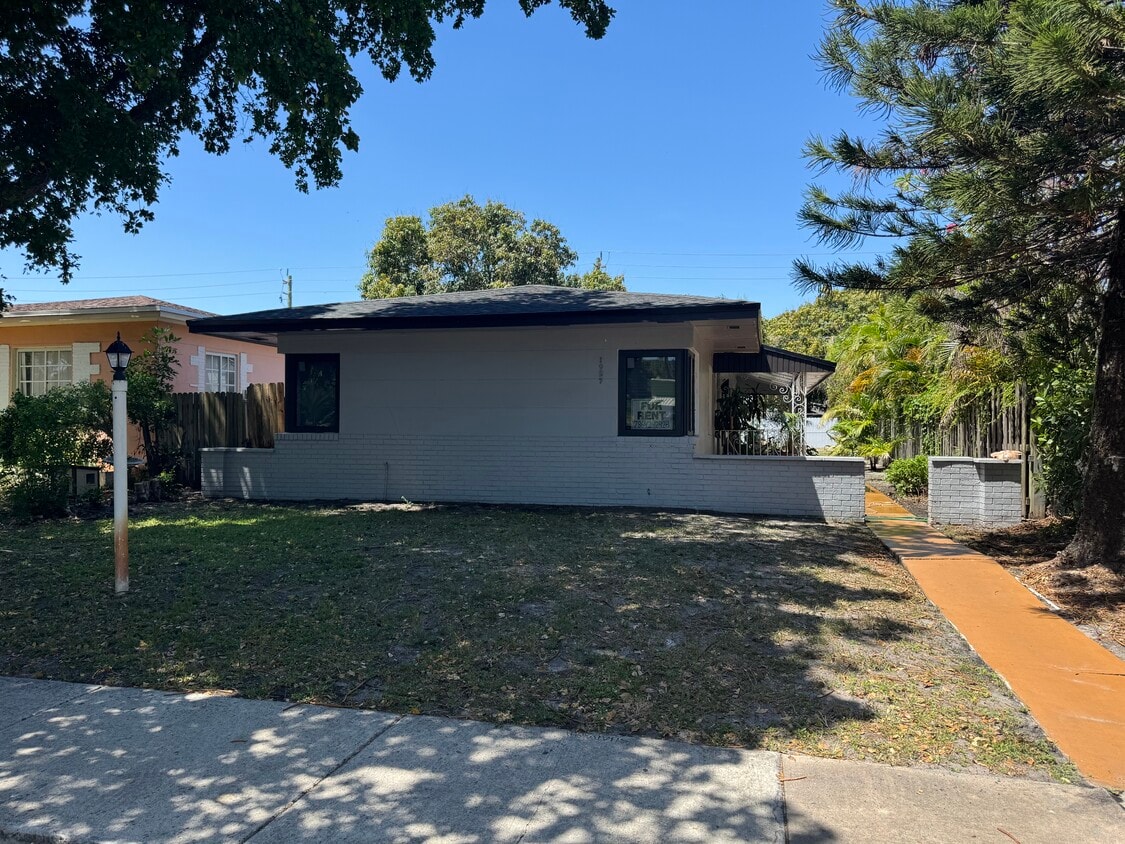 Photo - 1927 Funston St (Hollywood, FL)