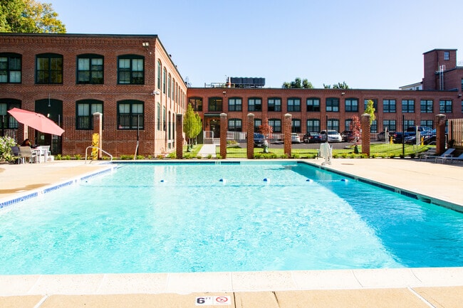 The Falls at 124 Water