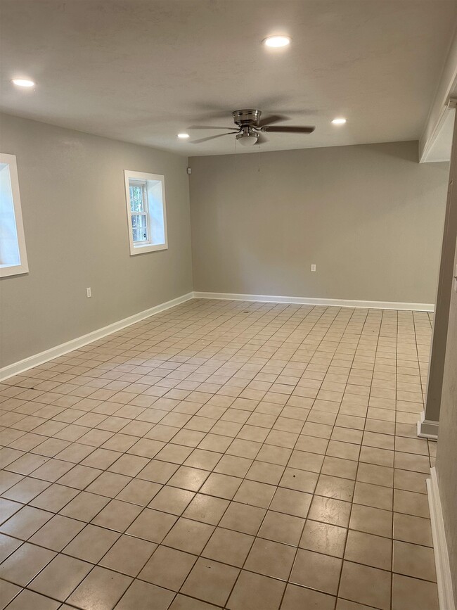 Photo - 2209 Gibbs Dr