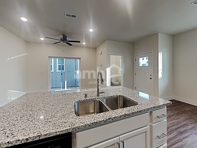 Photo - 33030 Lookout Ln