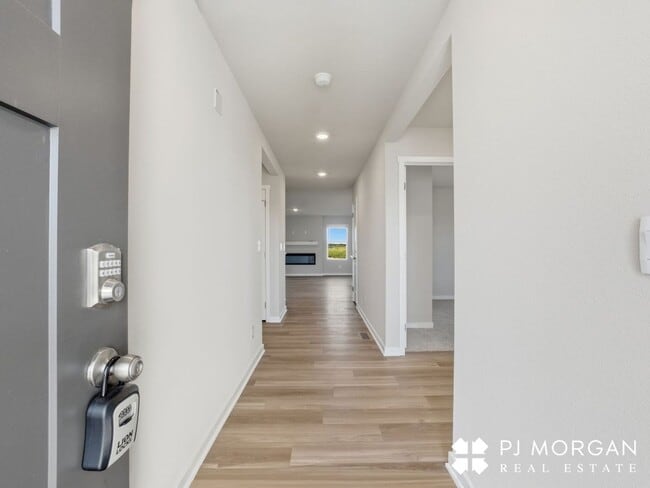 Photo - Spacious, Stylish, and Ready for You!