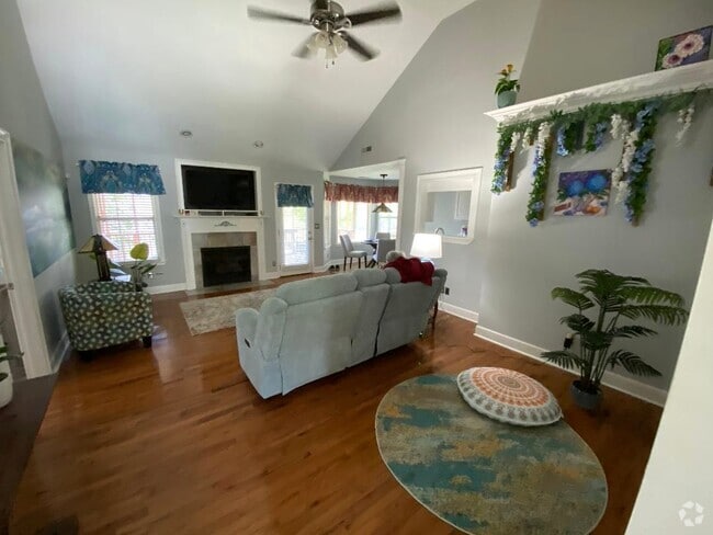 Building Photo - 976 Fuller Glen Cir Rental