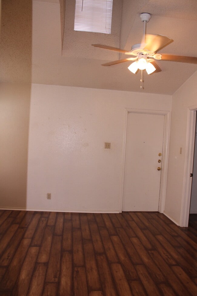 Photo - 9406 Kempler Dr Unidad A