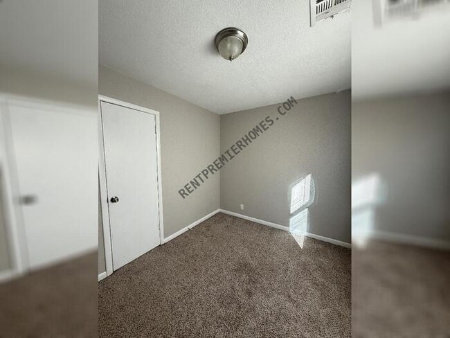 Photo - 3121 N Lindsay Ave