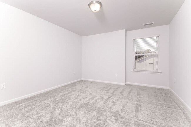 Photo - $300 Off First Month Rent!!! Charming 5 Bedroom Home Located In Raleigh NC!!!