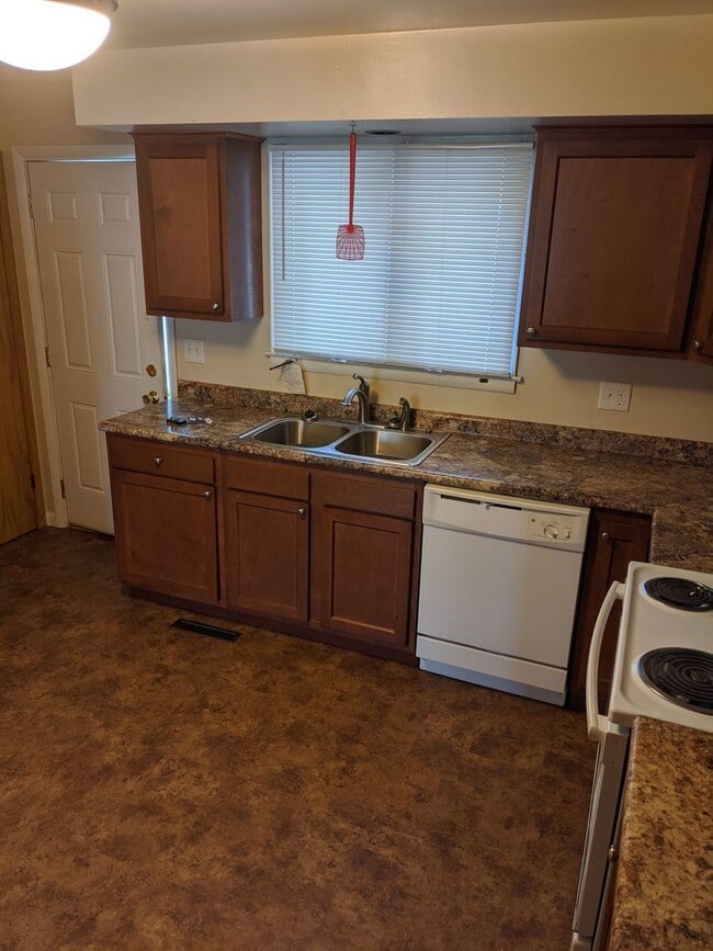 Photo - 1807 Lynwood Dr Unit 1