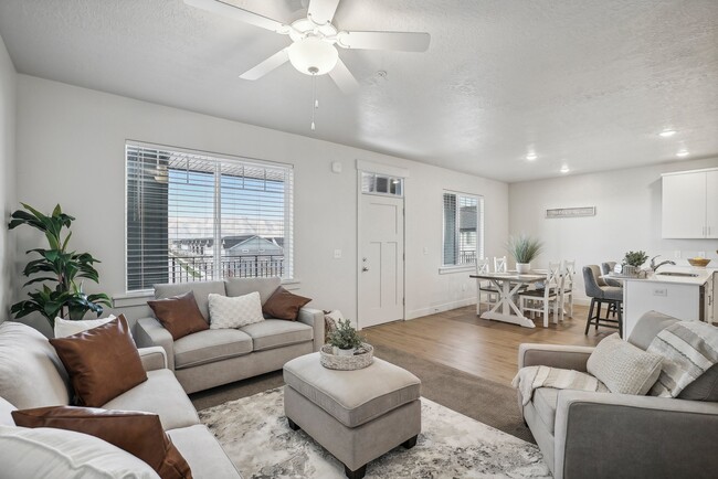Arrowhead Place Luxury Apartment Homes - Arrowhead Place Luxury Apartment Homes