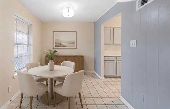 Photo - 3316 Burke Rd Unidad 43