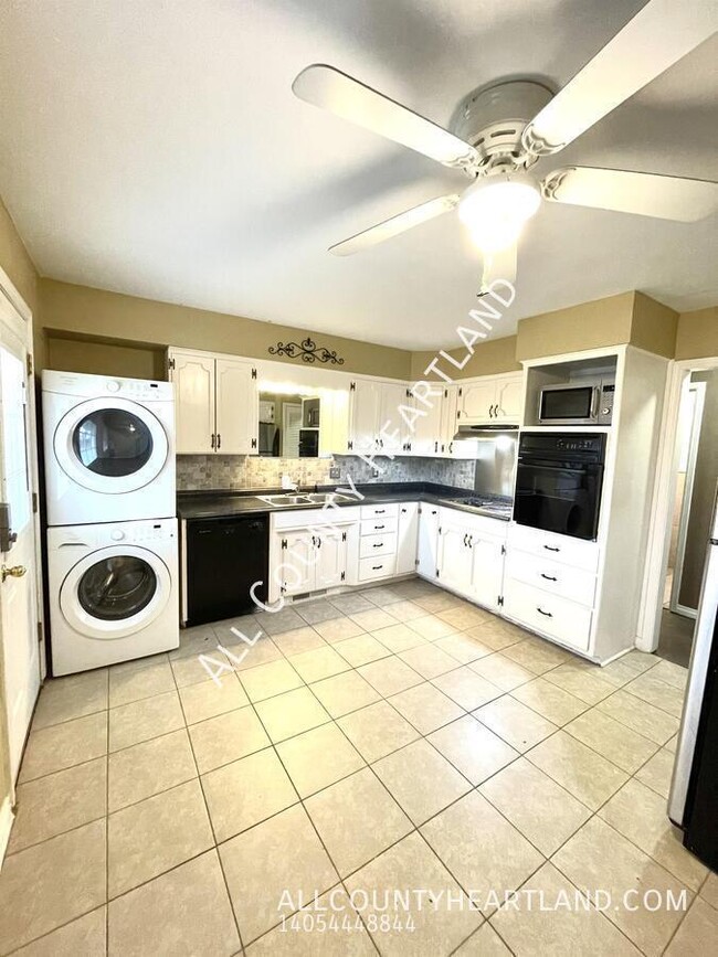 Photo - 1100 Fenwick Pl