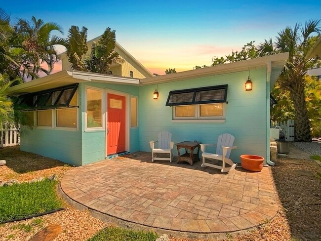 Building Photo - Hidden Gem on One of Madeira Beach's Most Private Streets