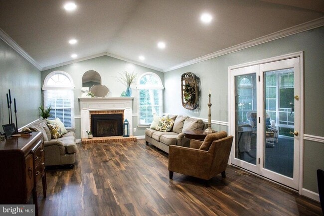 Photo - 105 Westmorland Ct