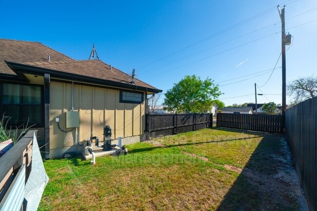 Photo - 303 Schneider St