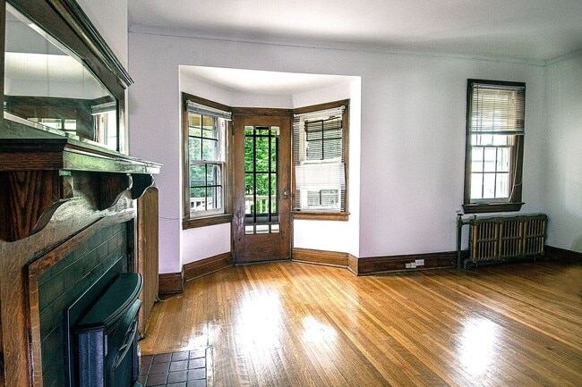 Photo - 19 Melgund Rd