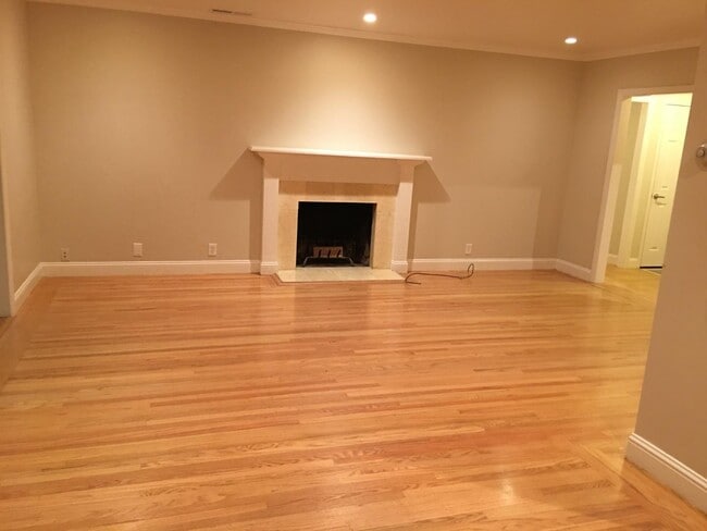 109 Hickory Ln