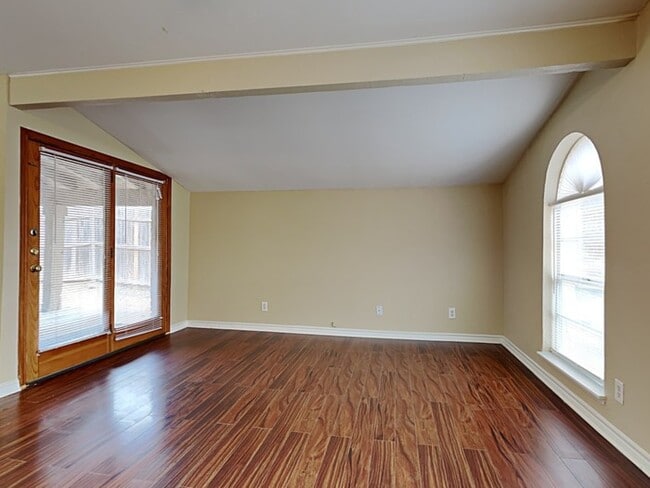 Photo - 1517 Camelia Dr