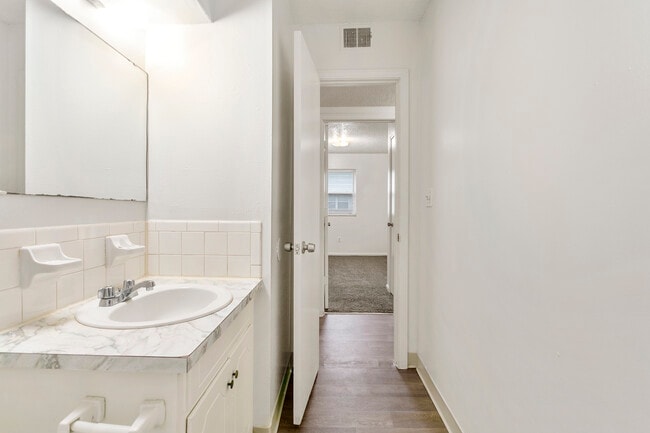 Photo - Maple Manor Apartments