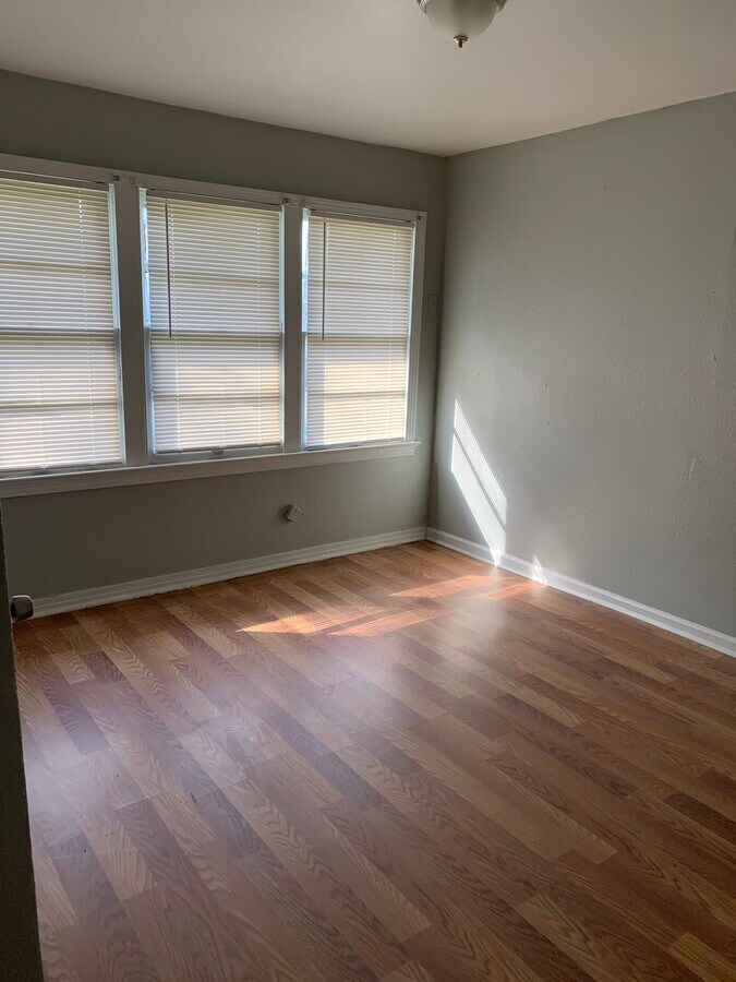 Photo - 776 Middle Rd