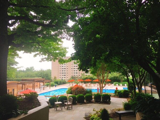 Photo - 5500 Holmes Run Pkwy