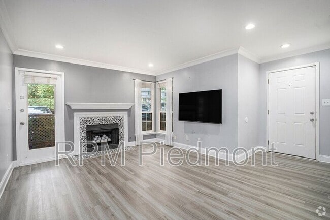Building Photo - 6820 Glenridge Dr Unit APT C