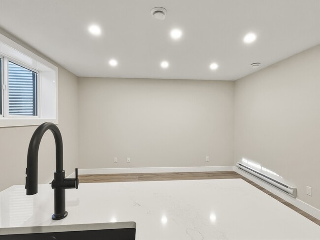 Photo - 2618-26128 28 Ave SW