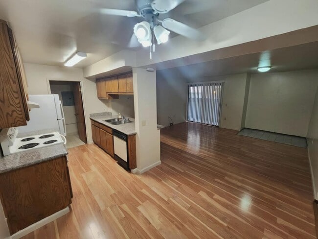 Photo - 305 Country View Ln