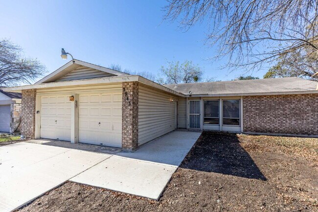 Photo - 2943 Keslake St