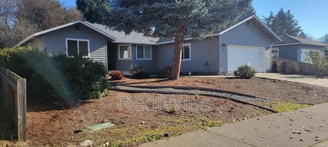Building Photo - 1267 SW Ironwood Dr