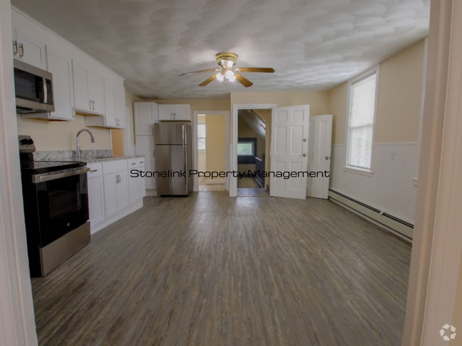 Building Photo - 125 Broad St Unit 3 Rental