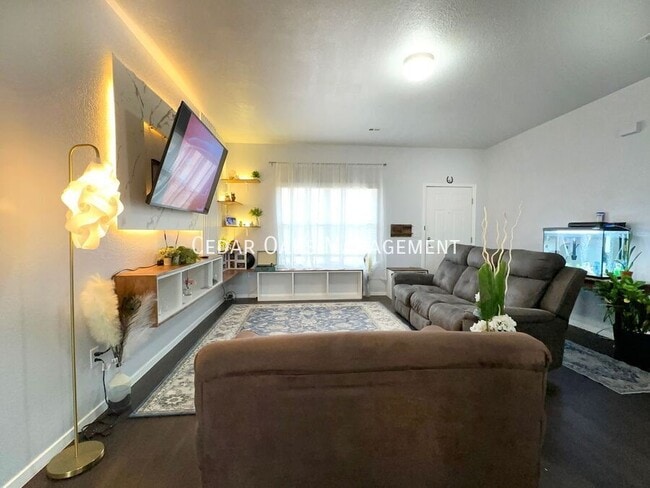 Photo - 2389 Wyandotte Ave