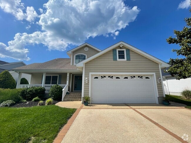 Building Photo - Discover the allure of year-round living i... Rental