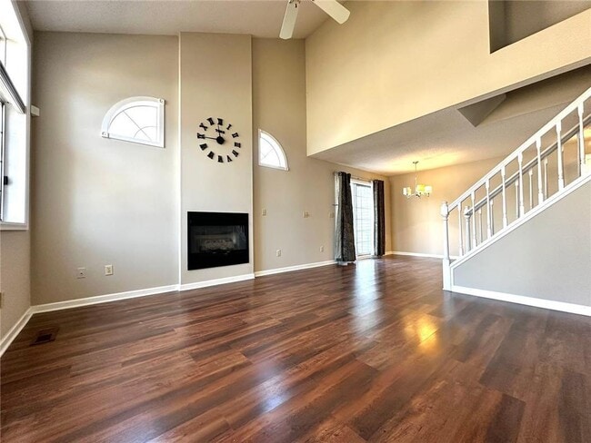 Photo - 522 Lovell Ave W