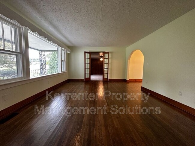 Photo - 128 Vedette Ave