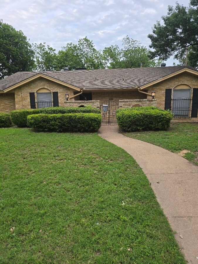 Photo - 912 Oak Trail