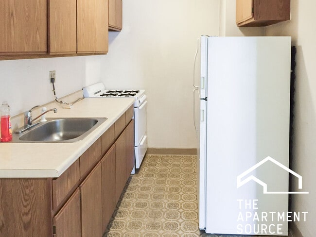 Building Photo - 540 W Briar Pl Unit 7E