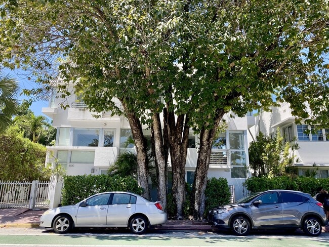 Photo - 1600 Michigan Ave