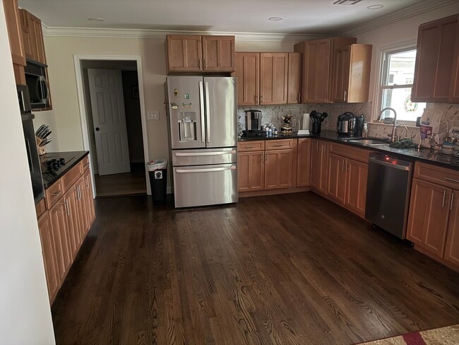 Kitchen (half of refrigerator for tenant) - 4810 Meadowlark Dr